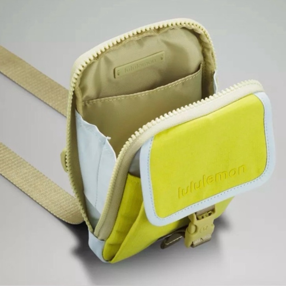 LuluLemon Zip Top Crossbody Bag , Excellent Used Condition - Picture 3 of 5